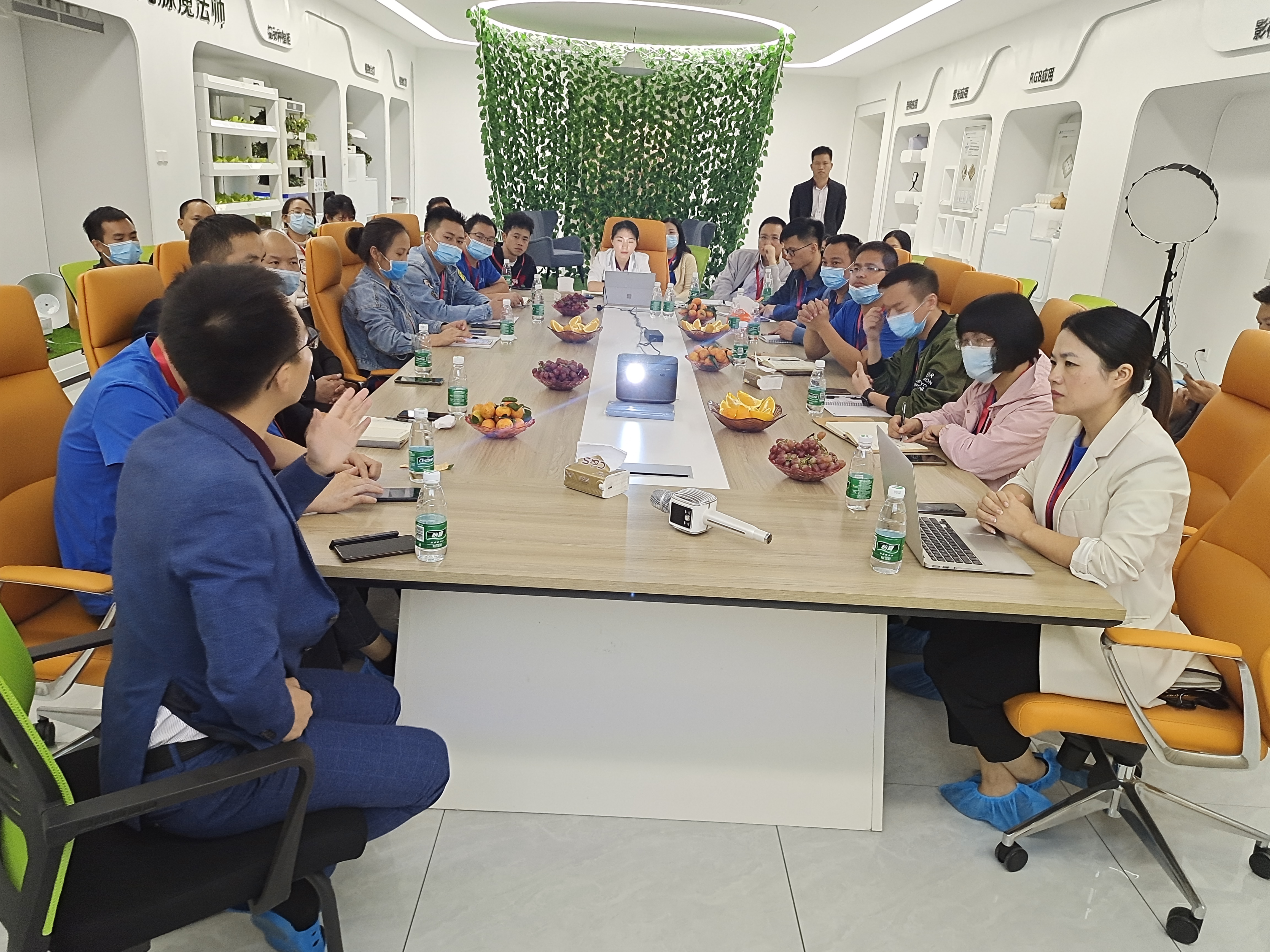 参观 正.jpg